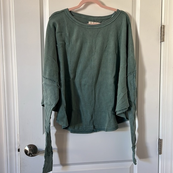 Free People M Microphone Drop oversized, green thermal top. - Picture 2 of 3